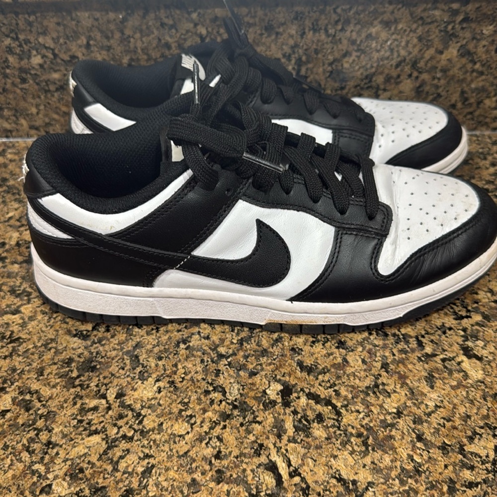 Authentic Nike dunk pandas Women 9
